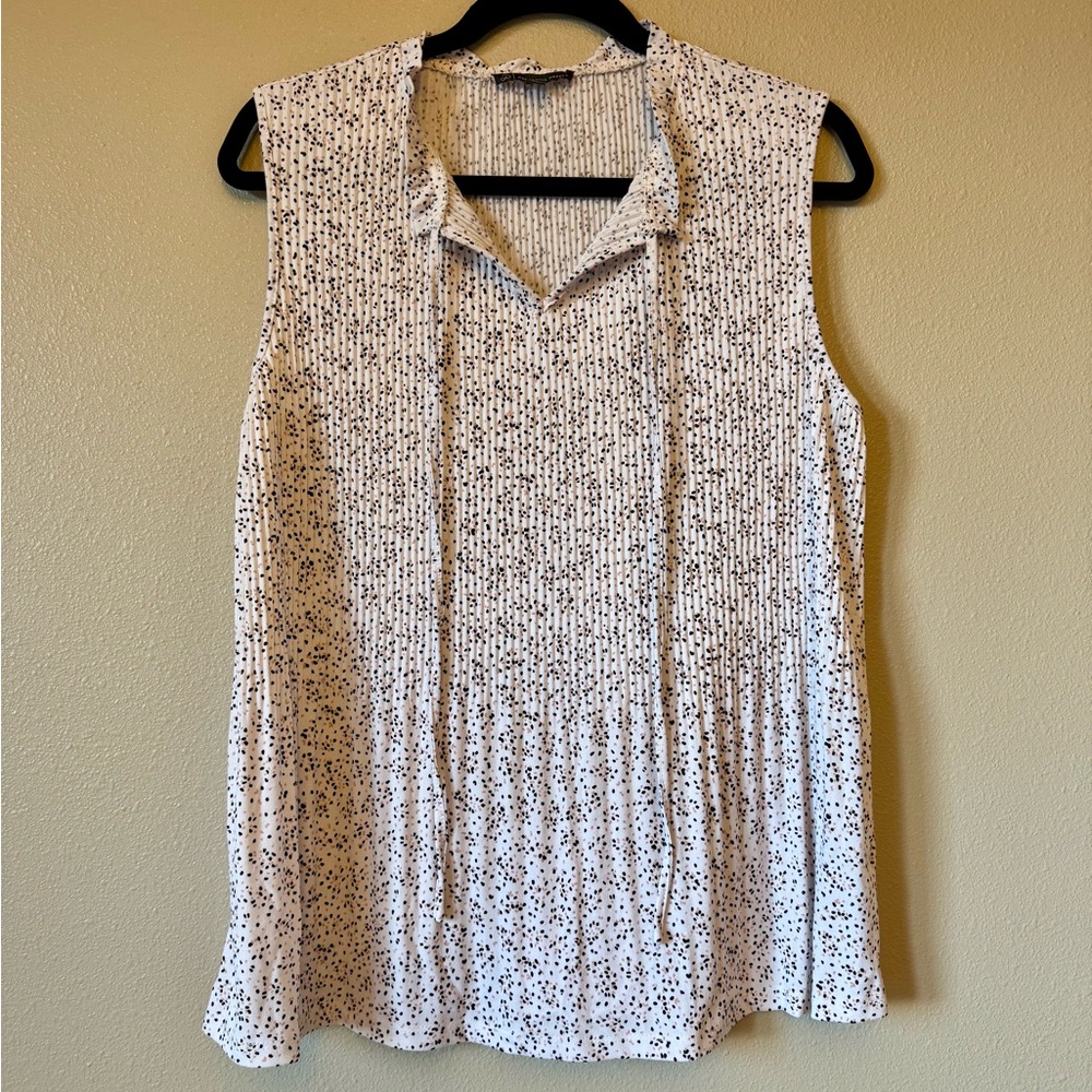 Adrianna Papell White and Black Sleeveless Blouse